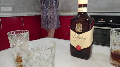 Sex med en vens berusede kone. Jeg håber ikke, at jeg gør hende gravid.