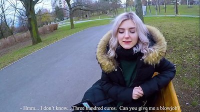Sluger en fremmed mands varme sperm for penge - blowjob i parken af Eva Elfie