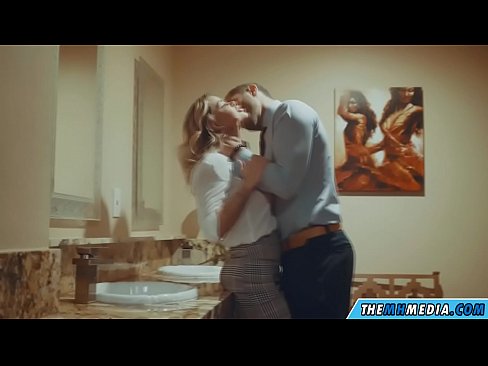 ❤️ Når en barmfagre blondine forfører dig på et offentligt toilet ❌ Super porno at da.com-porn-mz.ru ️❤